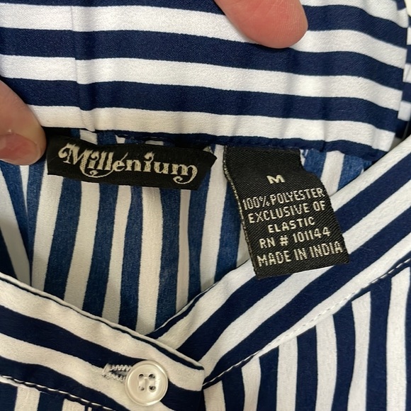 7 Tops $25/Millennium Navy & White Vertical Striped Cold ShoulderTop.Size Medium - Picture 4 of 8
